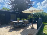 Modern Home Near Beach And Town In Tisvilde - B&B Tisvildeleje