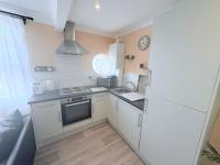 Lovely 1 Bed flat in high street - 4 min walk to beach- 300m - Chambres d'hôtes Herne Bay