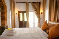 Bungalow with Garden View