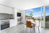 Brand new private modern apartment with Patio and Sea View - Chambres d'hôtes Calheta