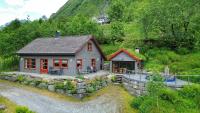 Fully equipped cabin by the fjord - B&B Volda