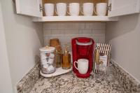 DZ Pooler Getaway - B&B Savannah