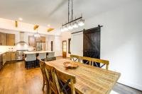 2 Mi to Tweetsie Railroad: New Home w/ Hot Tub! - Chambres d'hôtes Blowing Rock