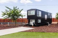 Zion Designer Tiny Home Private Deck & BBQ - B&B Apple Valley