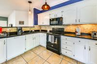 10 Mi to Keeneland Family Home with Deck and Yard - Chambres d’hôtes Lexington