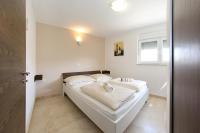Appartamento con 2 Camere da Letto, Balcone e Vista Giardino
