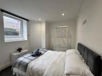 3BD Modern Home with Free Private Parking - B&B Birkenhead