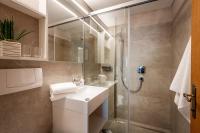 Apartment with Mountain View