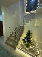 Modern 4BR Duplex Near VGC -Secure Estate -24-7 Power -Gym -Pool - Ferienwohnung Lekki