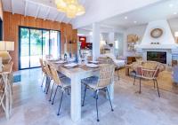 Luxury 6BR Villa with Heated Pool, Playground, Garden - Chambres d’hôtes Lège-Cap-Ferret