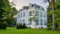 Unique 4 bedroom topfloor flat in a XIX century Mansion in Western Paris - B&B