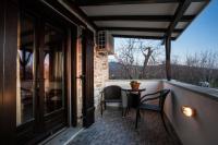 Zimmer mit Queensize-Bett und Balkon