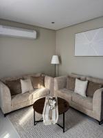 شقة بغرفة نوم وصالة مع اطلاله - B&B Khobar