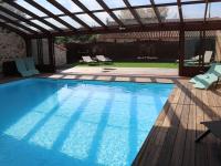 Gîte 18ème rénové avec piscine couverte, terrasse, loisirs et WiFi – 6 pers. - FR-1-426-432 - B&B Les Herbiers