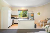 Cammeray Stay Above a Trendy Café, 2 free Cup Per day - B&B Sydney