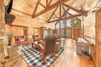 NEW Prime Cabin Chateau Hot Tub-Firepit-Sleeps 6 - B&B Broken Bow