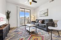 CozySuites Glendale - Westgate with pool 09 - B&B