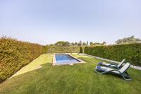CoolHouses Algarve, Luz 2 bed elegant flat, private pool & garden, SPA facilities, Mar da Luz 19 - Chambres d'hôtes Senhora da Luz