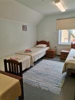 Chambre Triple avec Toilettes Communes