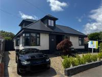 DRIFTWOOD by BOURNECOAST - An Exquisite Chalet Bungalow with a Sauna, BBQ Hut and Garden - HB6339 - Chambres d'hôtes Bournemouth
