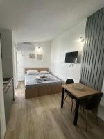 Studio Apartment with Terrace 4