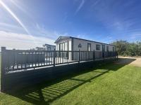 Luxury Lodge With Stunning Full Sea Views In Suffolk Ref 20234Bs - B&B Hopton