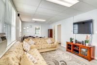 Cozy Keansburg Cottage Walk to Beach and Boardwalk! - B&B Keansburg