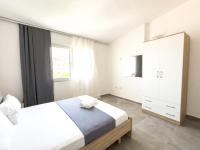 Apartamento de 1 Dormitorio con balcón y vistas a la ciudad