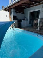 Casa linda com piscina e Bem Próximo ao Parque - Ferienwohnung Santa Lídia