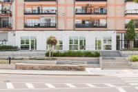Deluxe Two-Bedroom Apartment with Garden View