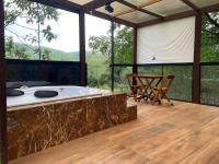 Chalé com banheira, em sítio dentro da mata atlântica - B&B Tapiraí