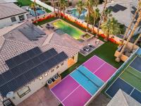 Luxurious Villa Living in Indio w Pool Spa - B&B