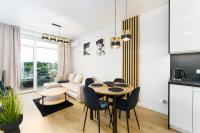 Apartament ZŁOTY Ku Morzu, 150 m od plaży USTRONIE MORSKIE, podgrzewany basen, prywatny parking, klimatyzacja, duży balkon - B&B Sianożęty