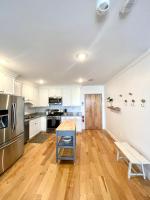 Modern 2-bed, 2-bath, 4 min walk to Northeastern - B&B Boston