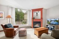 1BR and Sofabed in Marquise, Near Ski Hill, Fireplace, Hot Tub and Sauna, Gym Access - Chambres d'hôtes Whistler