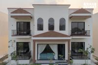 StayVista at Eleganza Villas with BBQ, Lawn, Bonfire - Chambres d’hôtes Jaipur