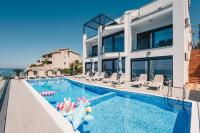 Orange Villa - 7 Bedrooms - 5 Star Location - Views - Pool - Bed and Breakfast Dobra Voda