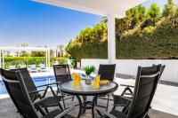 Villa Zina by Ezoria Villas - B&B Meneou