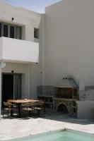 Naxos Finest Villa with Private Pool and Hot Tub at MIKRI VIGLA, Naxos - Chambres d’hôtes Mikrí Vígla