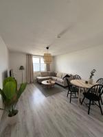 Schicke Wohnung gegenüber Bahnhof - Chambres d’hôtes Cassel