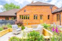 Large indoor swimming pool in Thetford Forest - The Pool House - B&B Downham
