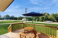 3 Mi to Lake Murray: Dog-Friendly Cabin w/ Deck - B&B Lake Murray Shores