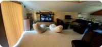 Lovely open space studio condo with stuning view - Chambres d’hôtes Bečići