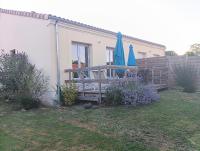 Près St Emilion et Bordeaux - Gîte 3 étoiles - Le Ptit Coin de Soleil - Jardin et Parking -1 à 6 personnes - Bed and Breakfast Saint-Ciers-d'Abzac