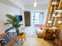 Casa Siempre's Studio at Avida Riala Towers - 5 minutes walk to Ayala Central Bloc, with 3 Pools, Fast Wi-Fi, & City Views inside Cebu IT Park - Chambres d’hôtes Cebu