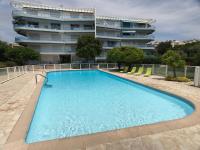 Spacious 3 bedroom apartment Great pool 5min to JLP beach Ideal for 2 families - Chambres d'hôtes Juan-les-Pins