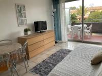 Studio climatisé avec parking privé proche Port le Brusc et Plages - Bed and Breakfast Six-Fours-les-Plages