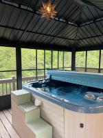 Serenity Views Retreat - Close to City and Parkway! - B&B Weaverville