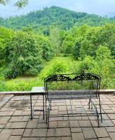 Serenity Views Retreat - Close to City and Parkway! - B&B Weaverville