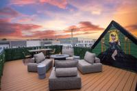 Rooftop Deck Hot Tub Fire pit Sleeps 10 - B&B Nashville